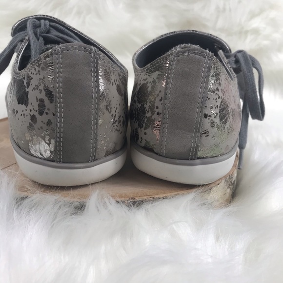 Jessica Simpson Cola Sneakers - Picture 4 of 8